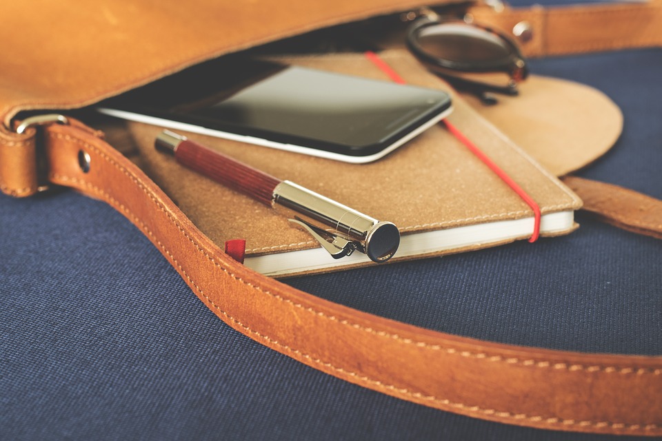 https://pixabay.com/en/bag-leather-goods-notebook-1565402/