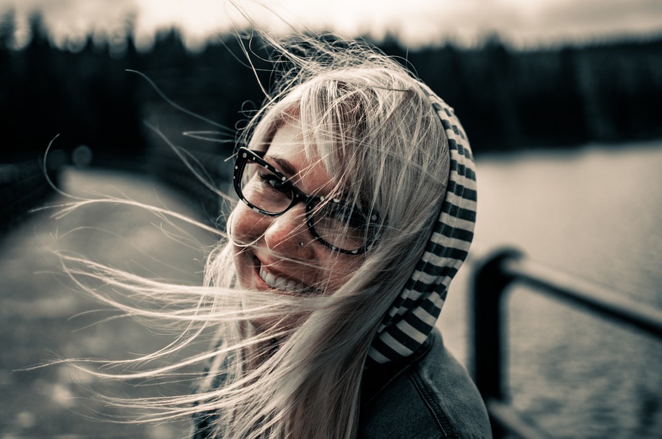 https://pixabay.com/en/girl-smiling-female-woman-young-872149/